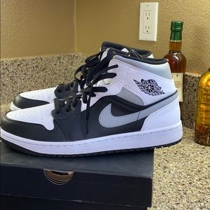 jordan 1 Black/ white smokey grey
